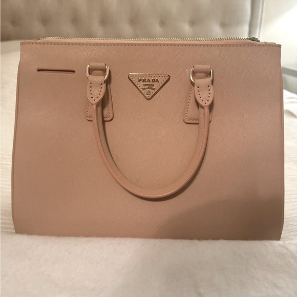 Prada galleria saffiano handbag - Picture 1 of 13